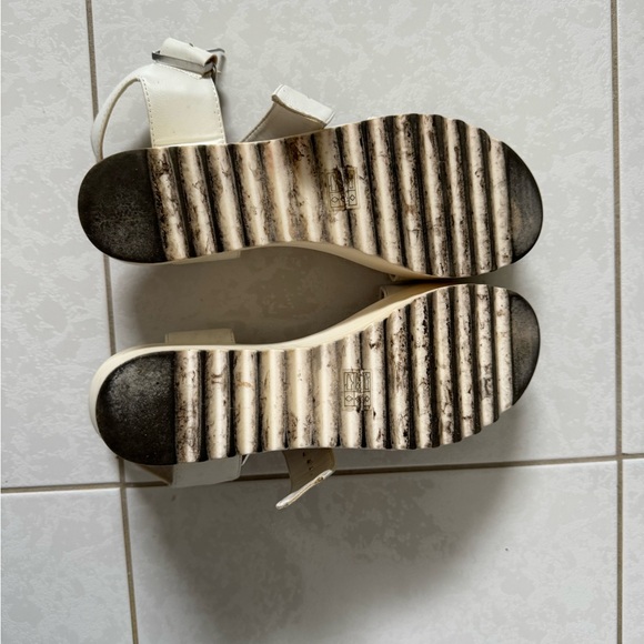 White platform sandal - Picture 4 of 5